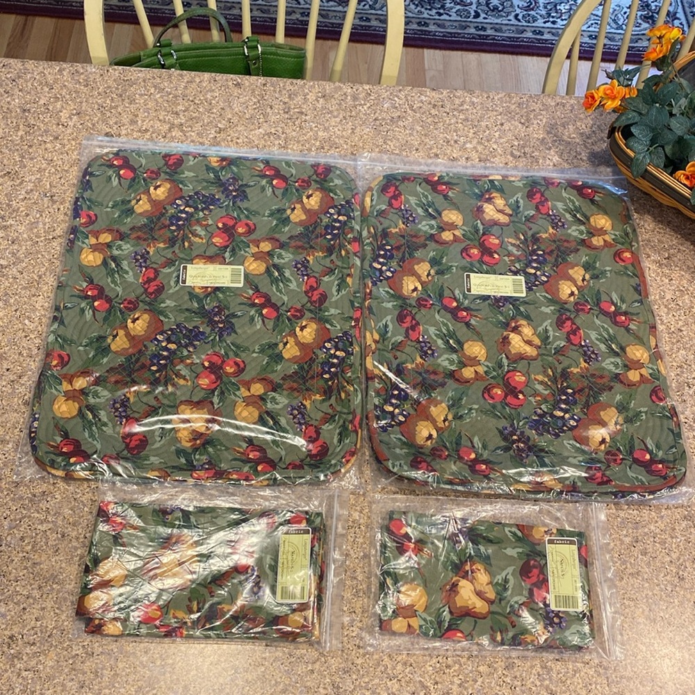 NIP Longaberger Napa Orchard Fabric Napkins and Placemats - Picture 3 of 17